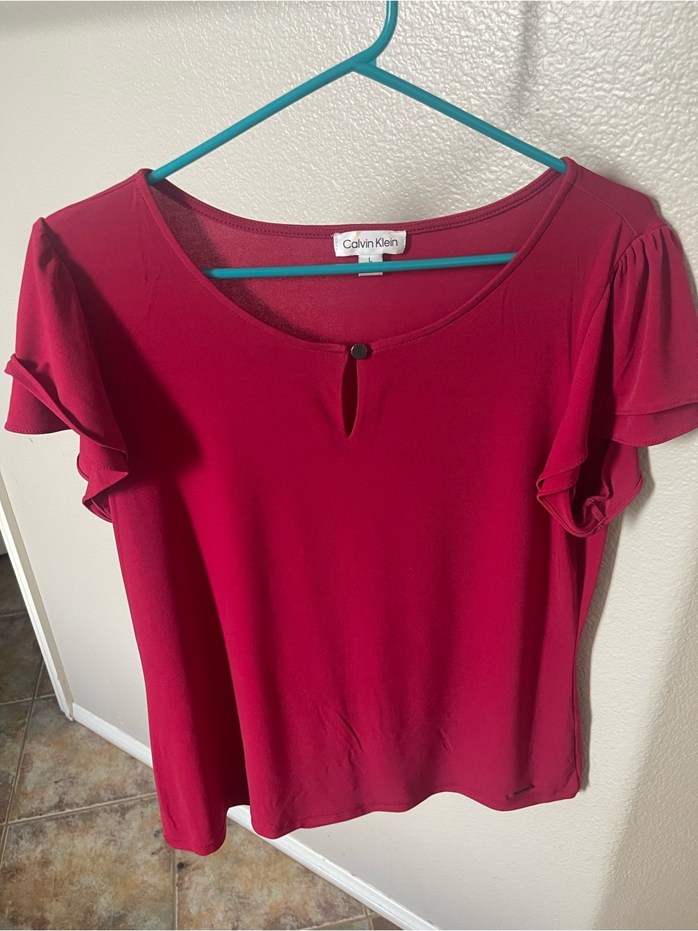 Calvin Klein Raspberry Red Flutter Sleeve Top size large - stretchy